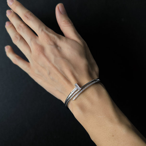 Silver bracelet with cubic zirconia