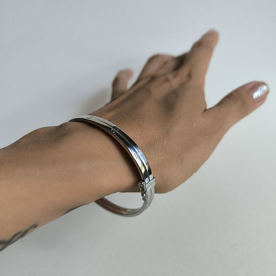Silver bracelet without stones