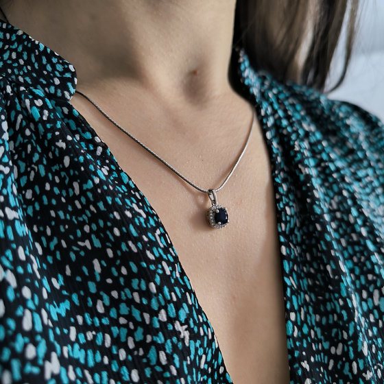 Срібна підвіска з сапфіром 1.389ct, фіанітами