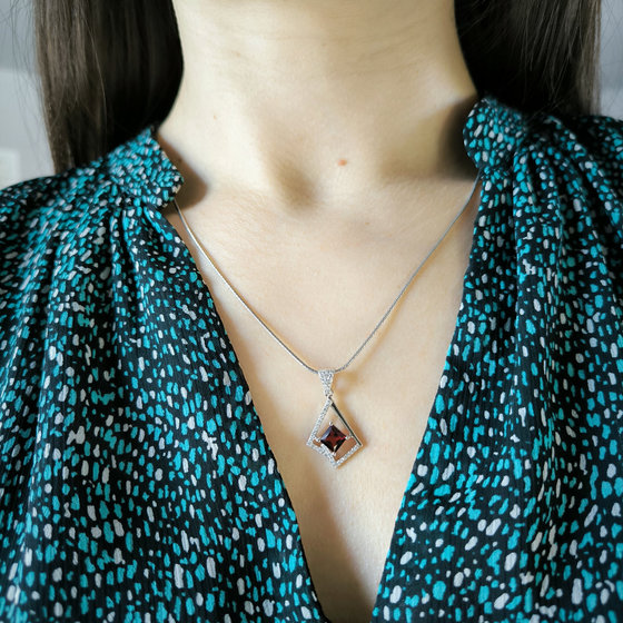 Silver pendant with garnet 1.701ct