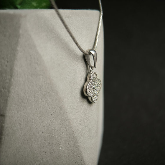 Silver pendant with cubic zirconia