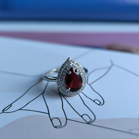 Серебряное кольцо с гранатом 2.18ct