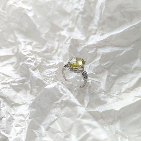 Серебряное кольцо с зеленим кварцем 4.895ct, фианитами