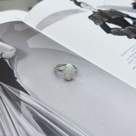 Silver ring with opal 2.2ct