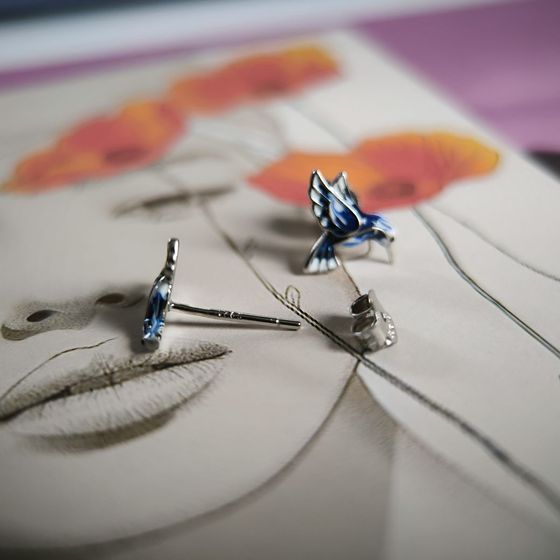 Silver earrings with yemallu