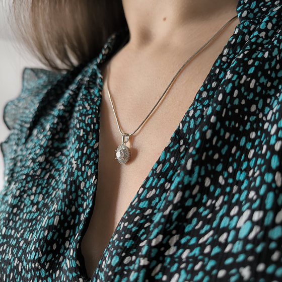 Silver pendant with cubic zirconia