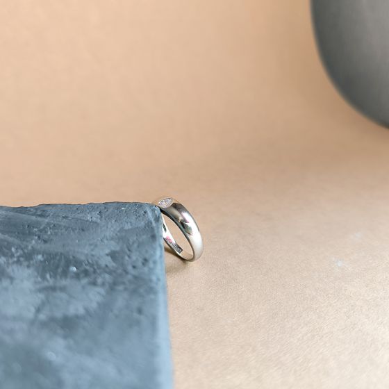 Срібна каблучка з фіанітами