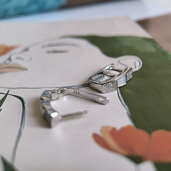 Срібні сережки з перламутром