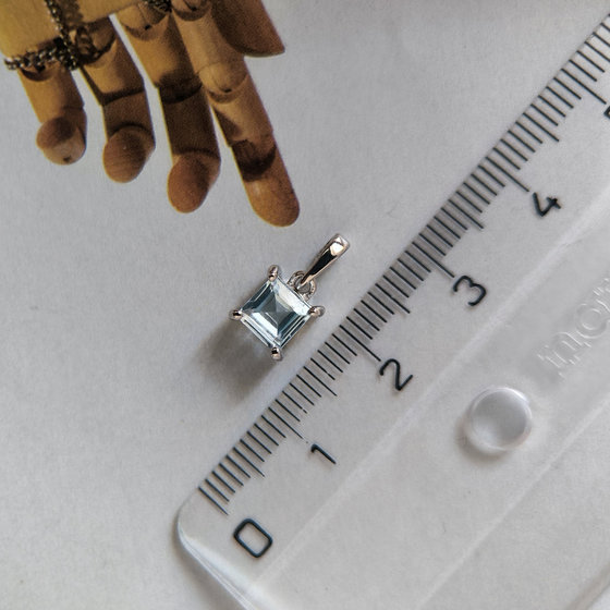 Срібна підвіска з топазом 0,83 карата