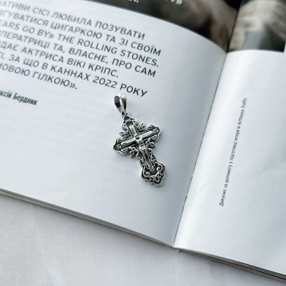 Серебряный крестик без камней