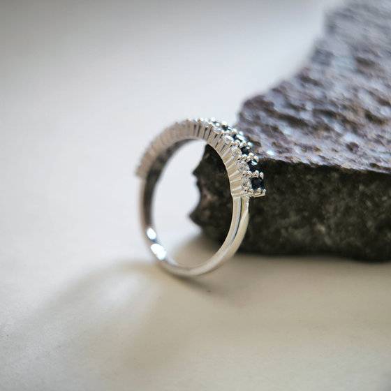 Silver ring with sapphire and cubic zirconia