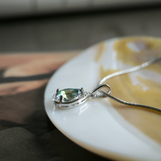 Серебряная подвеска с мистик топазом 0.736ct