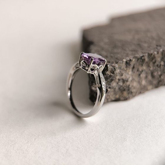 Silver ring with alexandrite, fianites