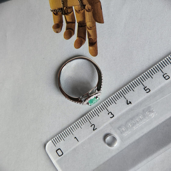 Silver ring with emerald 1.155ct