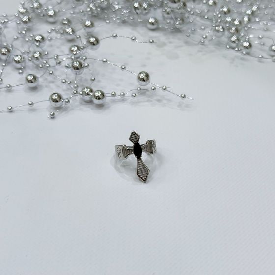 Срібна каблучка з фіанітами