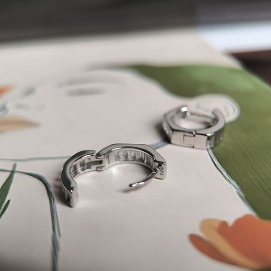 Срібні сережки з фіанітами