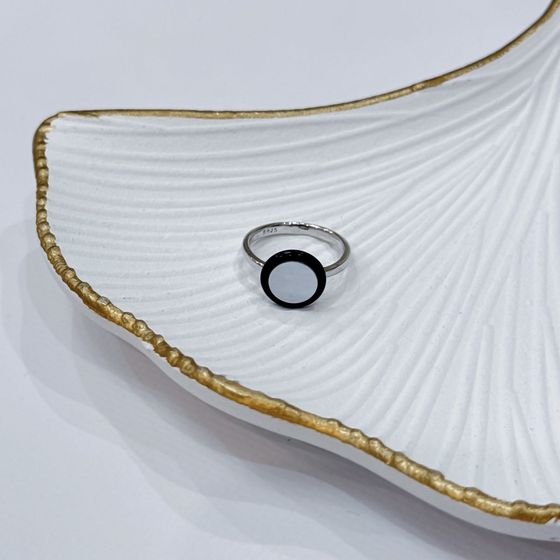 Серебряное кольцо с ониксом, перламутром