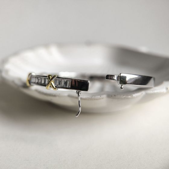 Silver bracelet with phianites