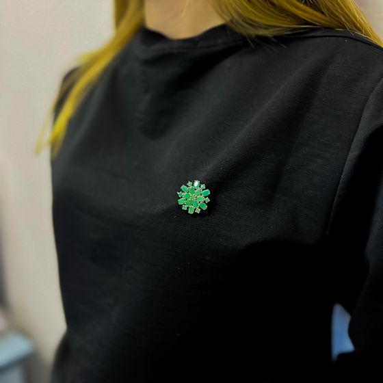 Срібна брошка зі смарагдом 5.885ct