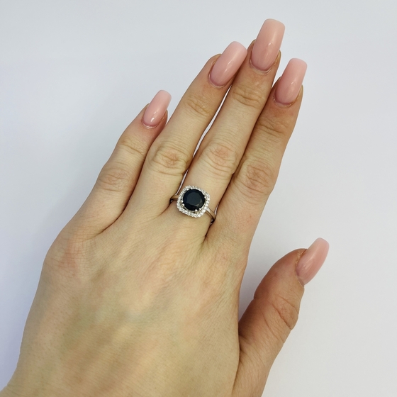 Серебряное кольцо с сапфиром 1.79ct, фианитами