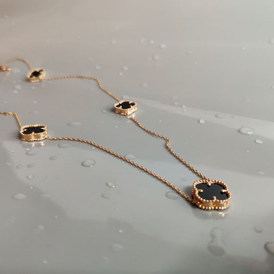 Золотое колье с ониксом