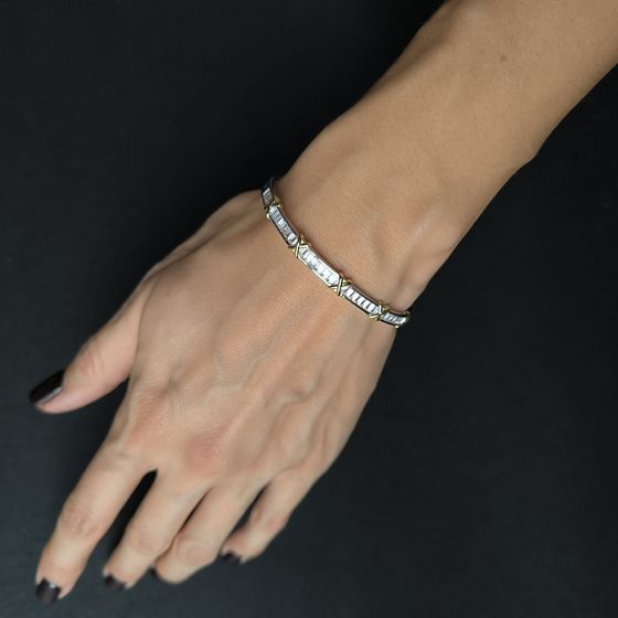 Silver bracelet with phianites