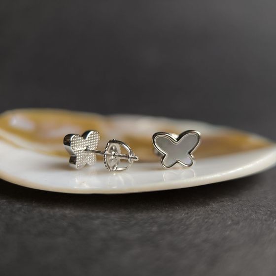 Silver earrings with mother-of-pearl