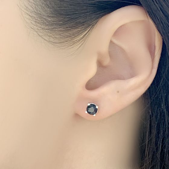 Silver Earrings with a 1.357-carat Sapphire