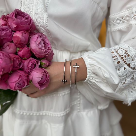 Silver bracelet without stones