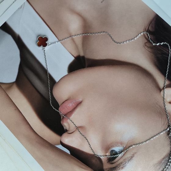 Silver necklace with agate