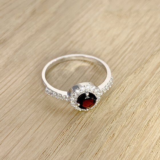 Silver ring with a 1.01-carat garnet