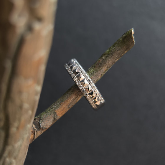 Срібна каблучка з фіанітами 0.3ct