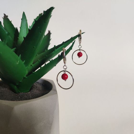 Срібні сережки з коралом