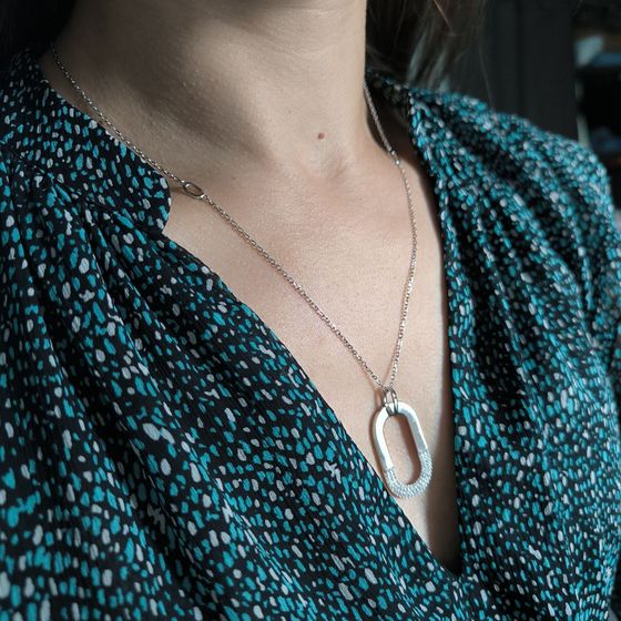 Silver necklace with phianites