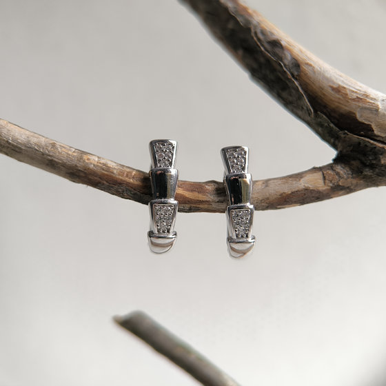 Срібні сережки з фіанітами 0.2ct