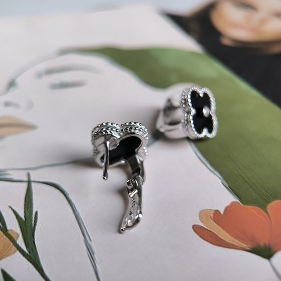Silver earrings with onyx, fianites