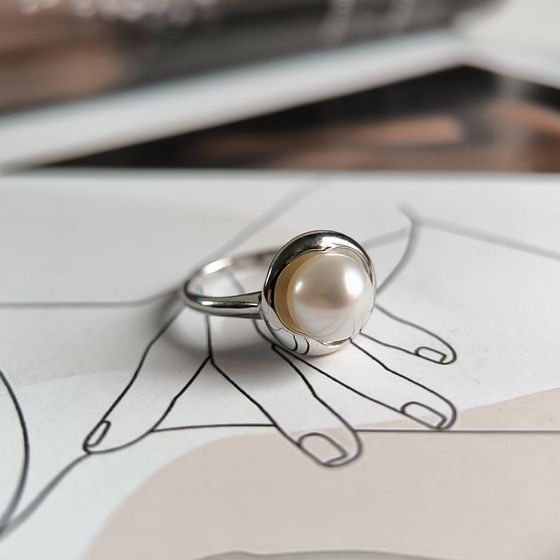Silver ring with pearls