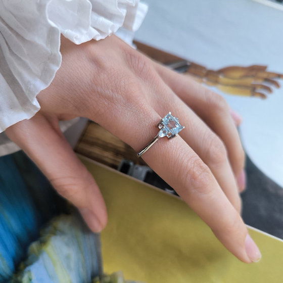 Срібне кільце з топазом 2,25 карата