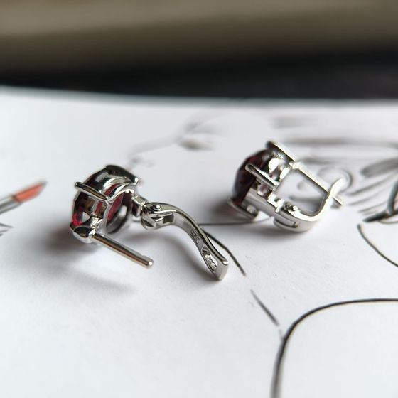 Silver earrings with garnet (nano)