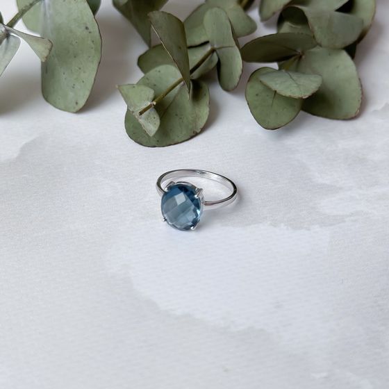 Срібна каблучка з топазом «Лондон Блю»