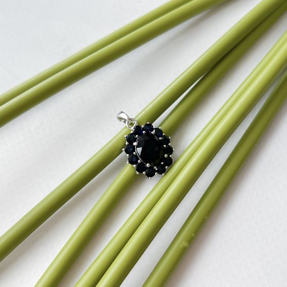 Срібна підвіска з сапфіром 5,58 карата