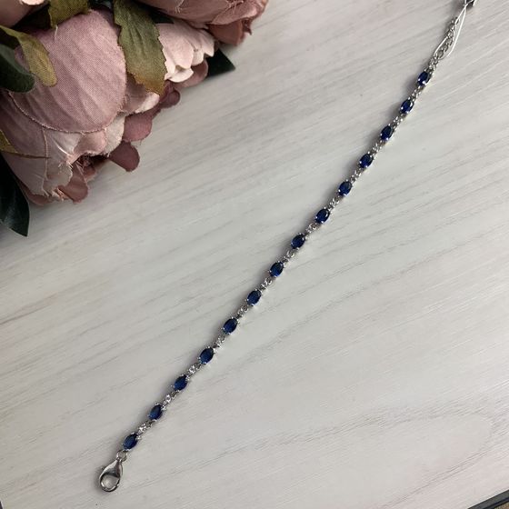 Silver bracelet with a sapphire (nano)