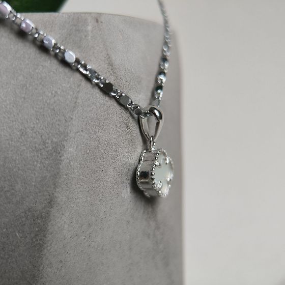 Silver pendant with mother-of-pearl