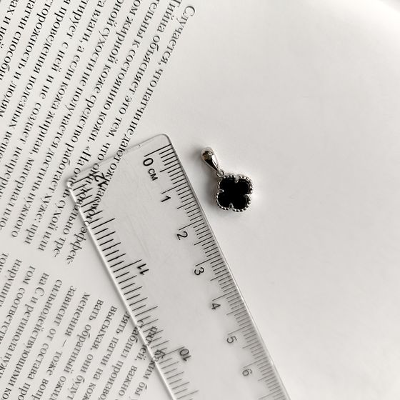 Срібна підвіска з оніксом