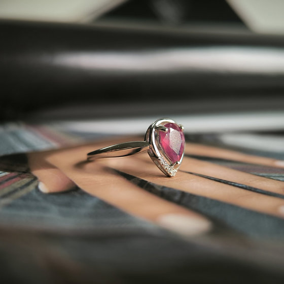Silver ring with a 1.513-carat ruby and cubic zirconia