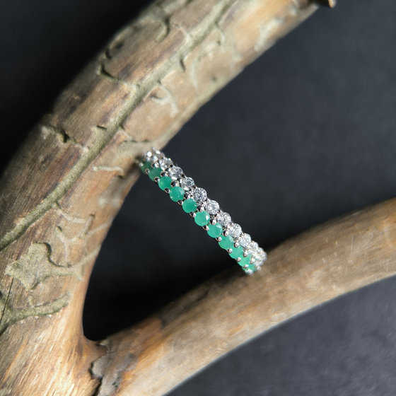 Silver ring with 1.19ct emerald