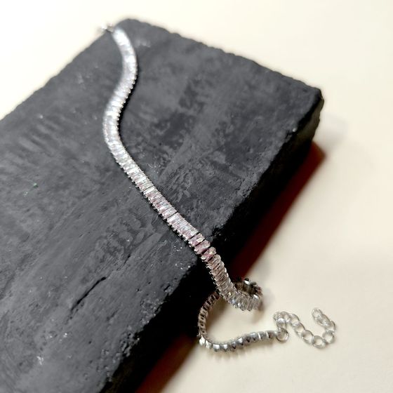 Silver bracelet with phianites