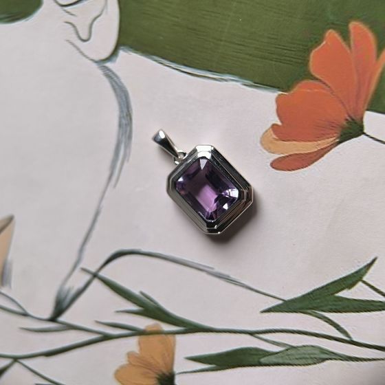 Серебряная подвеска с аметистом 2.9ct