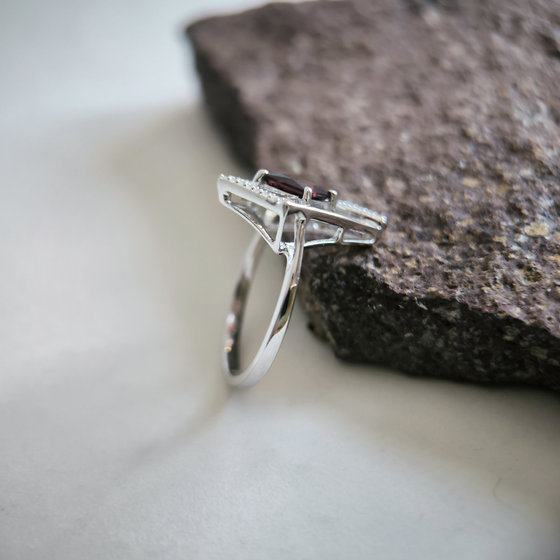 Срібна каблучка з гранатом 1.555ct