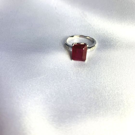 Серебряное кольцо с рубином 4.895ct